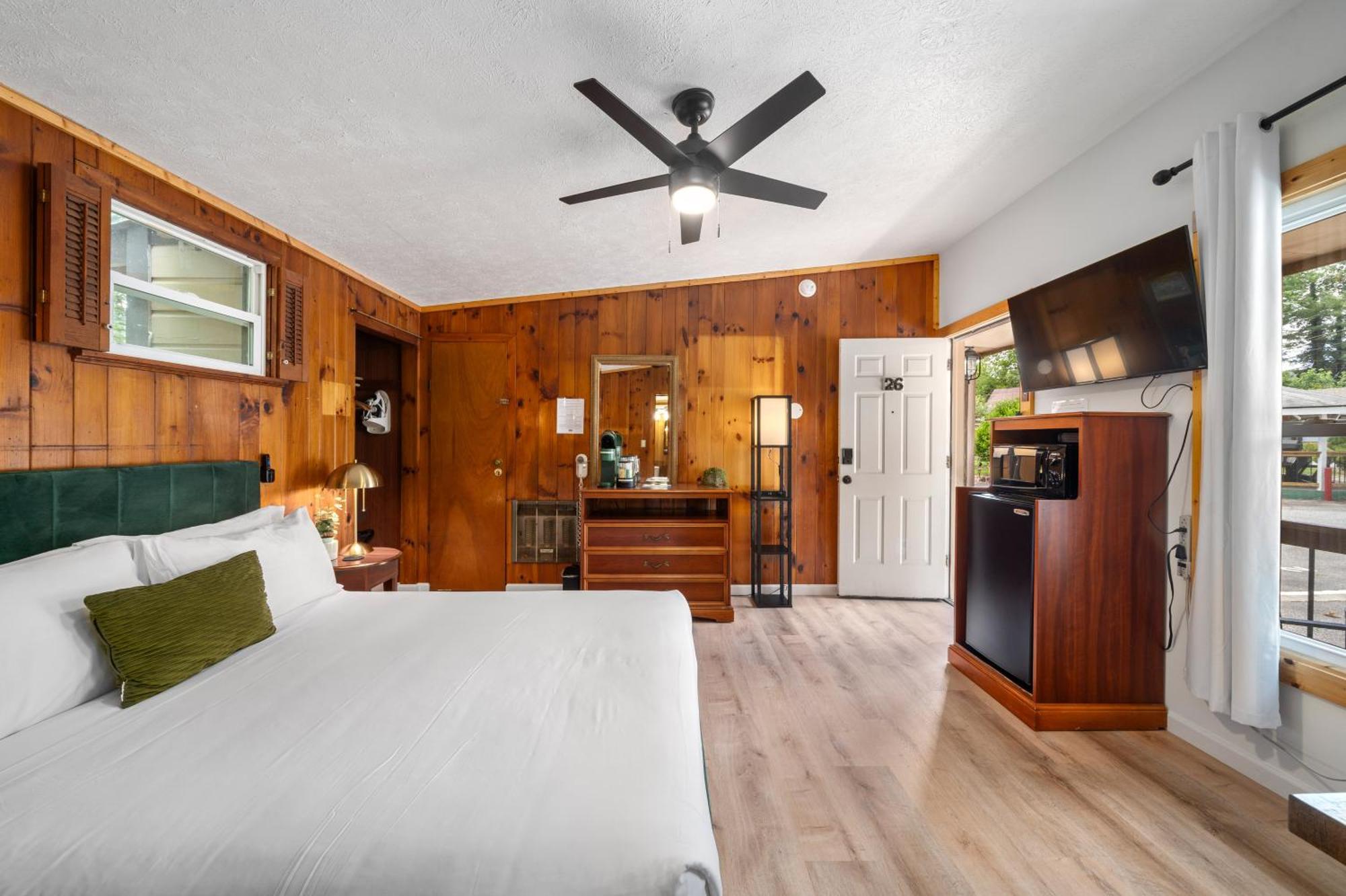 Cedarwood Inn Hendersonville Zewnętrze zdjęcie