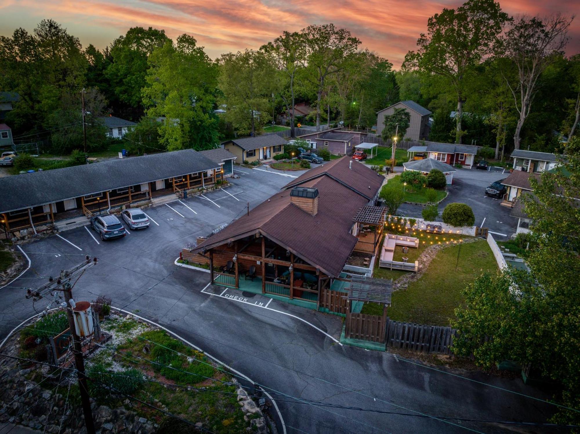 Cedarwood Inn Hendersonville Zewnętrze zdjęcie
