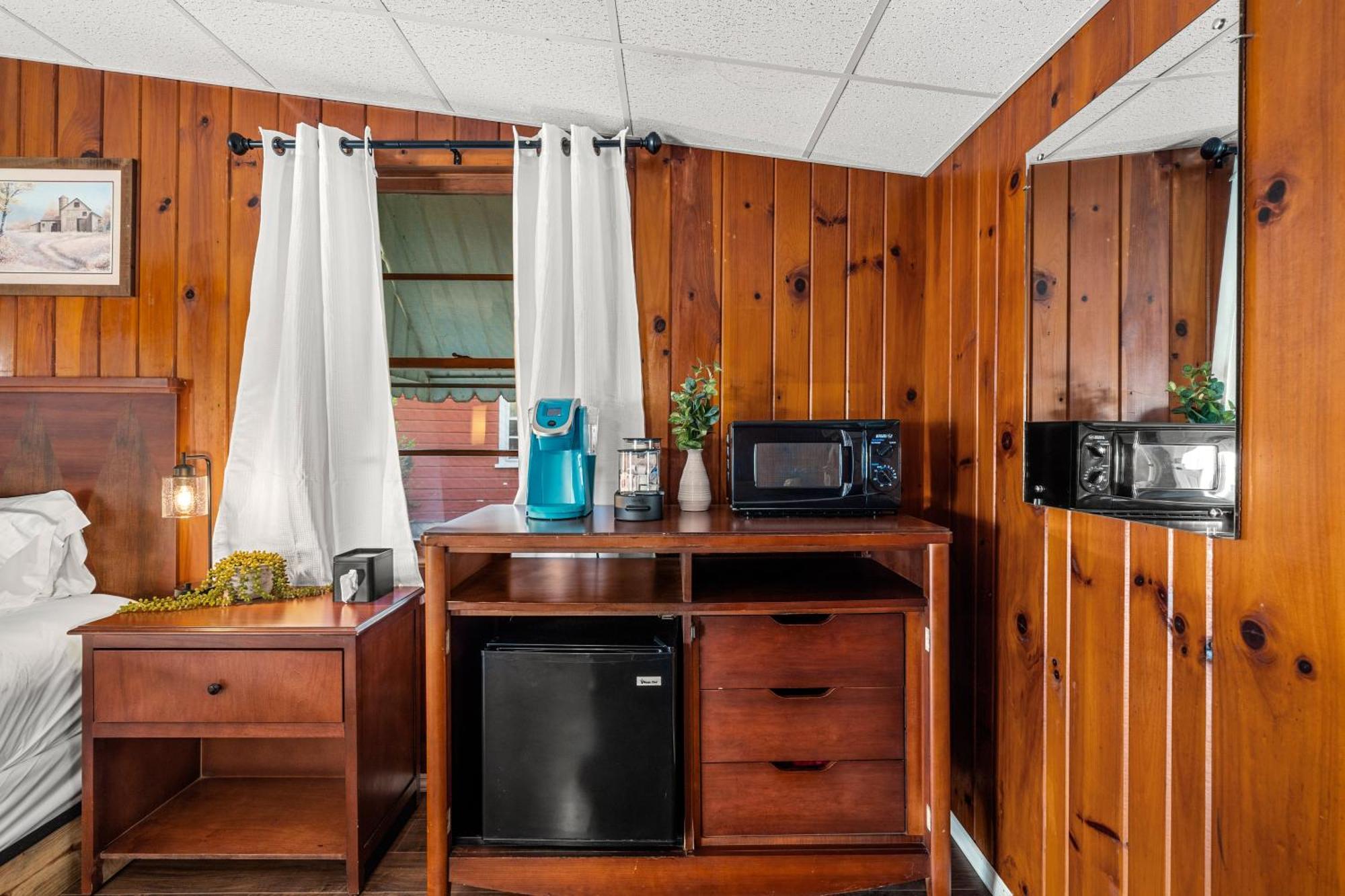 Cedarwood Inn Hendersonville Zewnętrze zdjęcie